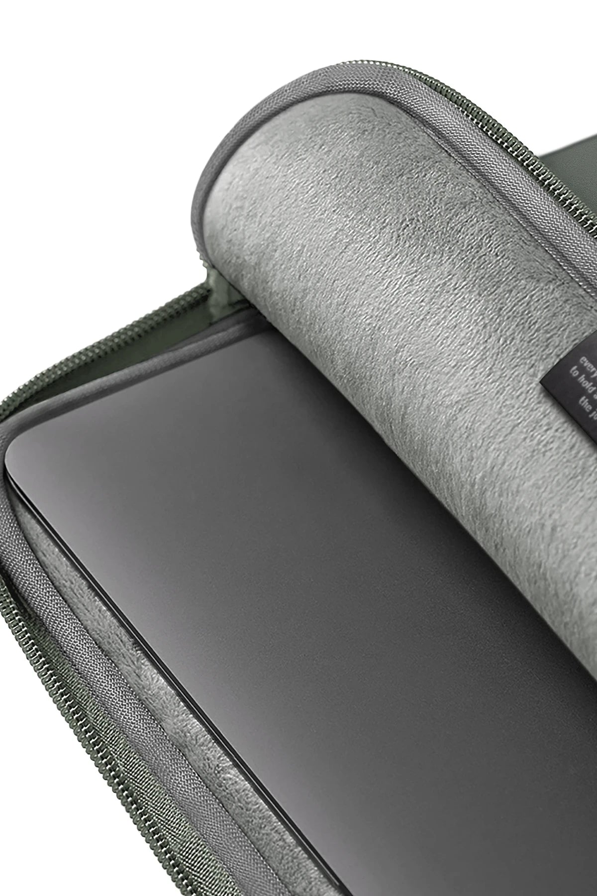 Cyprus Su Geçirmez 16″ Neopren Laptop Kılıf – 3 Katmanlı Koruma & Fold-and-Lock Zipper