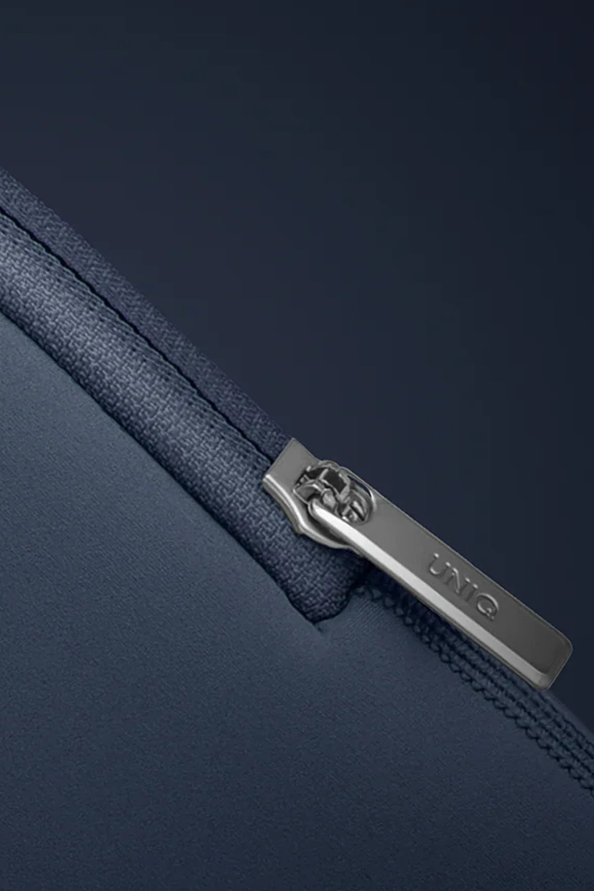 Cyprus 14″ Su Geçirmez Neopren Laptop Kılıf – 3 Katmanlı Koruma & Fold-and-Lock Fermuar