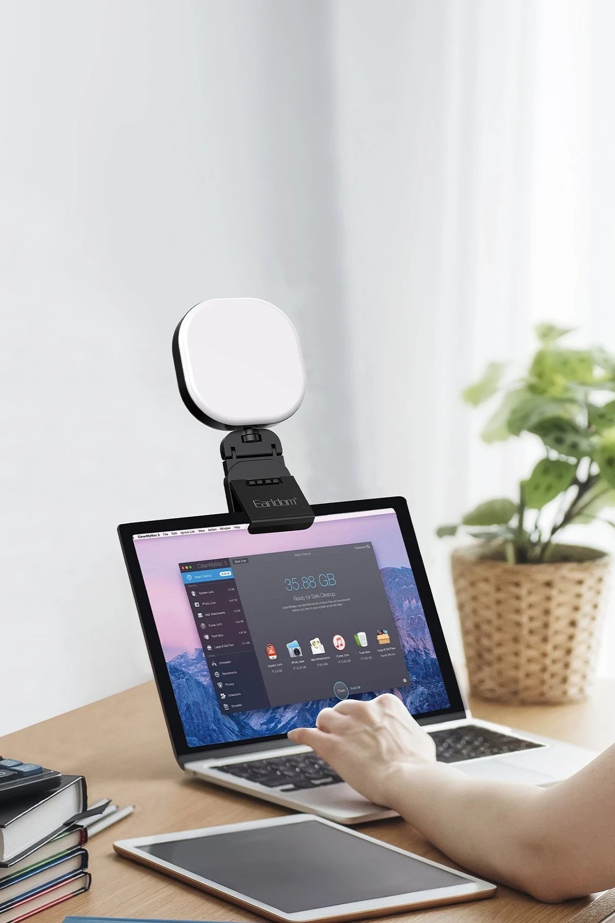 ZP28 – Monitör Üstü LED Yayın Işığı | 4 W, 5 Mod, 3000–7200 K, Dahili Batarya