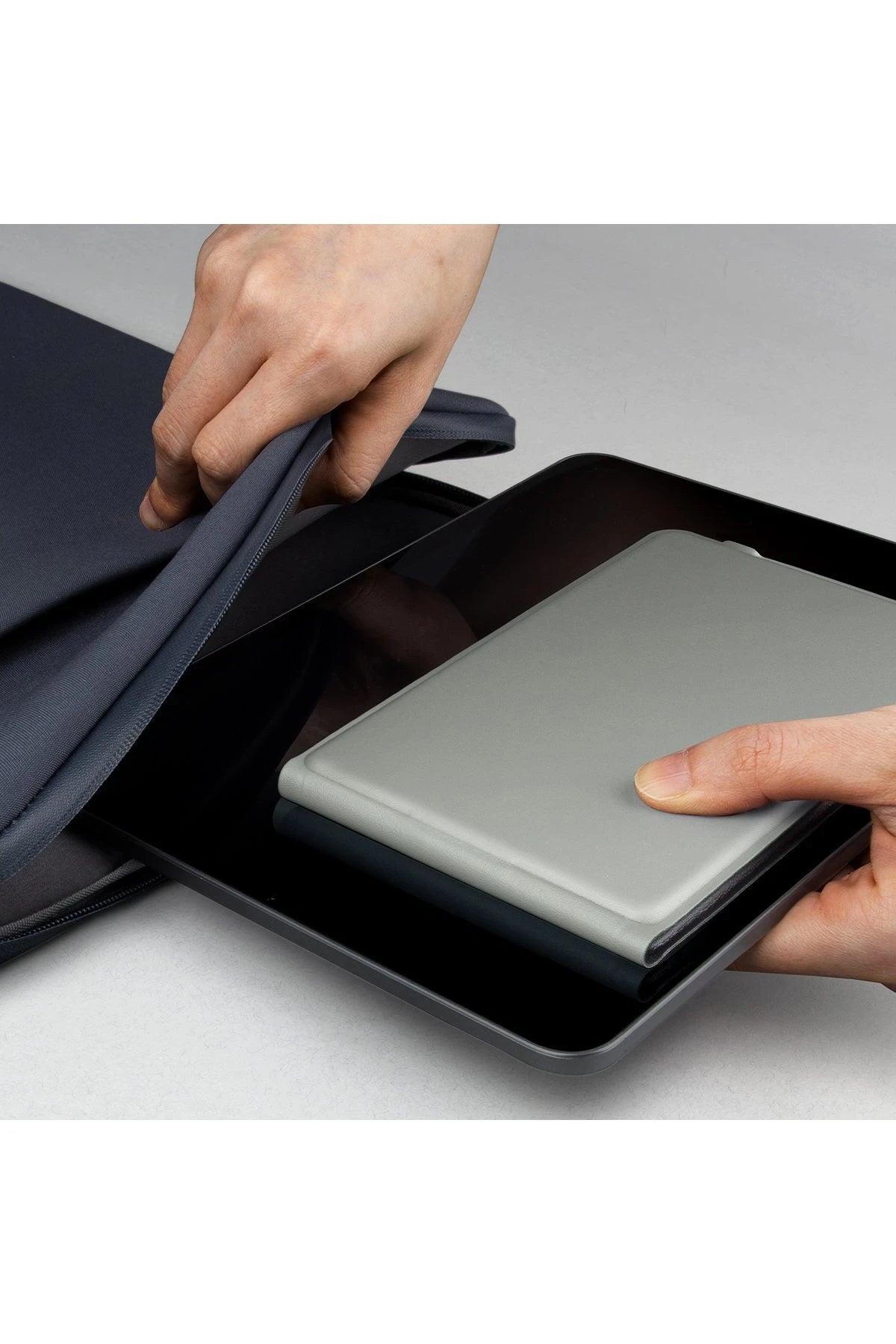 Forio Foldable Bluetooth Klavye – 65 Tuş, Manyetik Kilit, 26 Saat Pil Ömrü